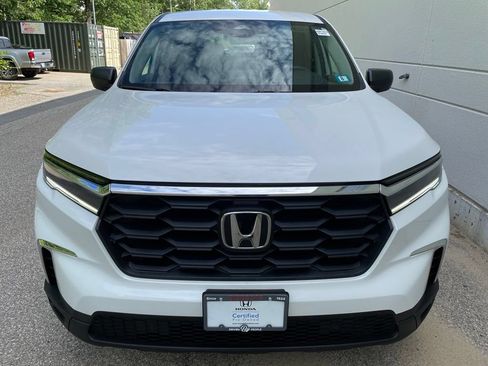 Certified 2023 Honda Pilot LX image 3