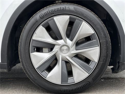 Used 2021 Tesla Model Y Long Range AWD/4WD image 28