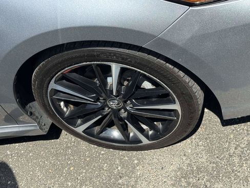 Used 2019 Toyota Camry XSE w/ Navigation Package FWD image 5