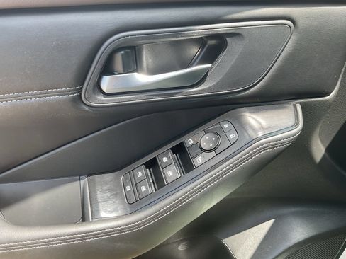 Used 2023 Nissan Rogue SV w/ SV Premium B Package FWD image 21