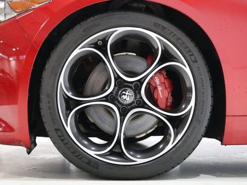 Used 2023 Alfa Romeo Giulia Veloce RWD image 9