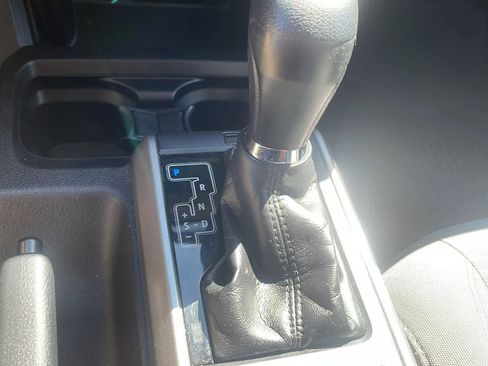 Used 2017 Toyota Tacoma SR5 w/ Tow Package AWD/4WD image 19