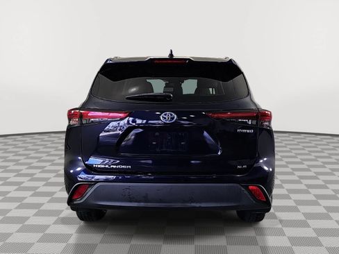 Used 2020 Toyota Highlander XLE AWD/4WD image 7