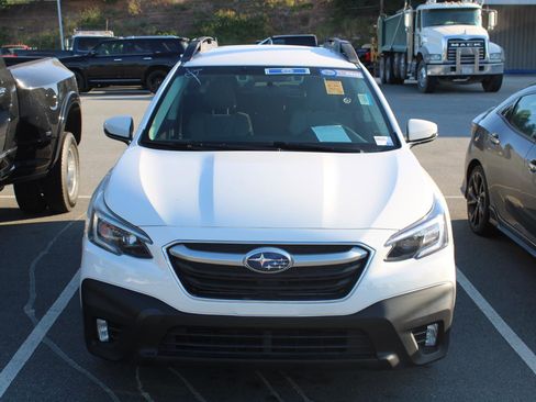 Used 2020 Subaru Outback Premium AWD/4WD image 2