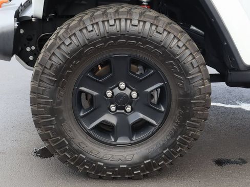 Used 2020 Jeep Gladiator Mojave AWD/4WD image 29