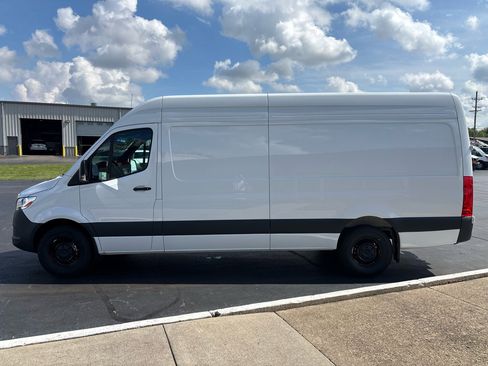 Used 2025 Mercedes-Benz Sprinter 2500 image 6
