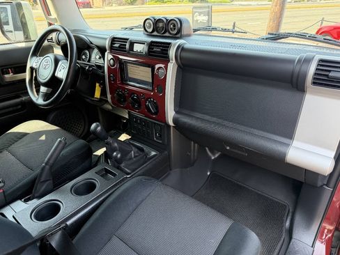 Used 2011 Toyota FJ Cruiser 4WD w/ Convenience Pkg image 23