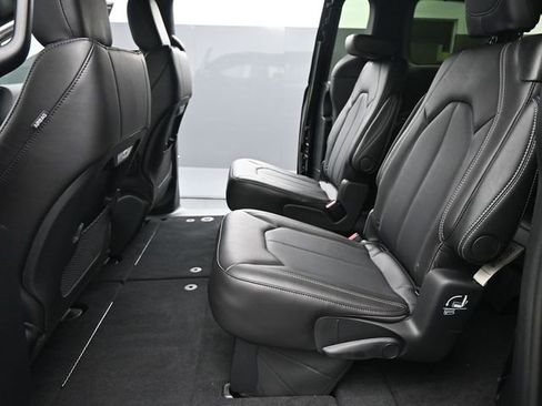 New 2026 Chrysler Pacifica Select w/ S Appearance Package image 13