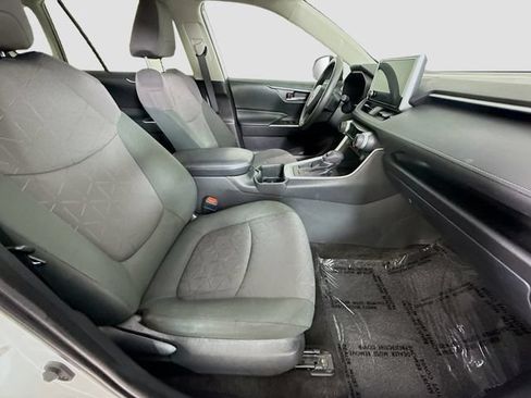 Certified 2023 Toyota RAV4 XLE FWD image 28