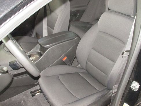 Used 2024 Chevrolet Malibu LT image 4