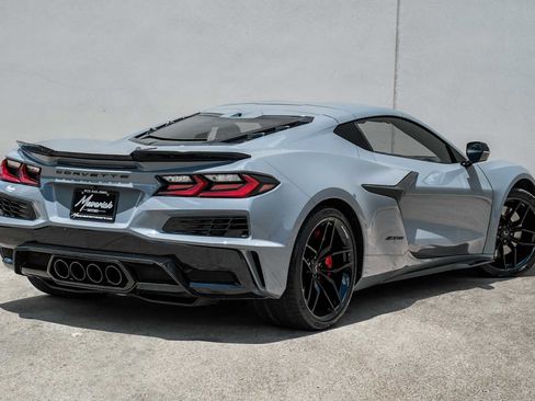 Used 2025 Chevrolet Corvette Z06 RWD image 8
