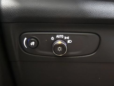 Used 2021 Buick Envision Essence w/ Sport Touring Package FWD image 25