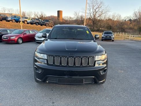 Used 2019 Jeep Grand Cherokee Altitude image 3