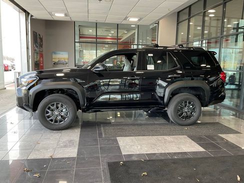 New 2026 Toyota 4Runner SR5 image 3
