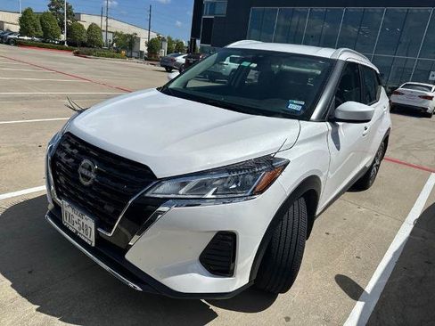 Certified 2024 Nissan Kicks SV FWD image 1