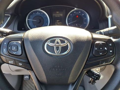 Used 2016 Toyota Camry LE image 5