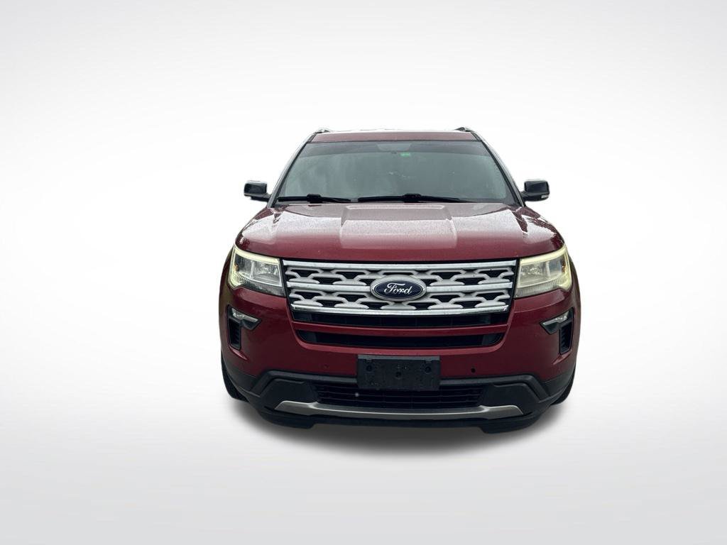 Used 2018 Ford Explorer XLT w/ Equipment Group 202A FWD image 3