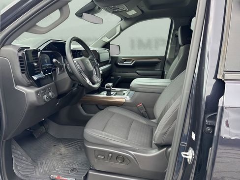 Used 2024 Chevrolet Silverado 1500 LT Trail Boss w/ Convenience Package II image 9