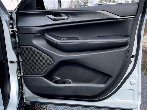 Certified 2023 Jeep Grand Cherokee Altitude image 20