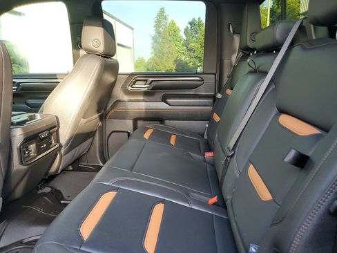 Used 2024 GMC Sierra 2500 AT4 w/ AT4 Premium Plus Package AWD/4WD image 10