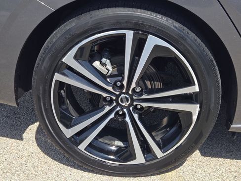 Used 2023 Nissan Sentra SR FWD image 11