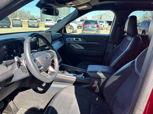 Used 2025 Ford Explorer ST AWD/4WD image 9