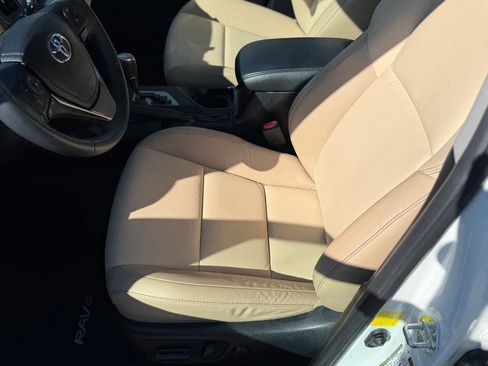 Used 2014 Toyota RAV4 Limited w/ Technology Package AWD/4WD image 44