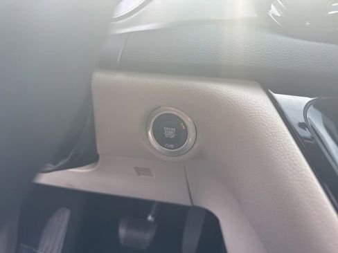 Used 2023 Chrysler Pacifica Touring-L FWD image 27