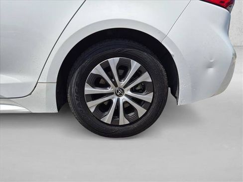 Used 2022 Toyota Corolla LE FWD image 9