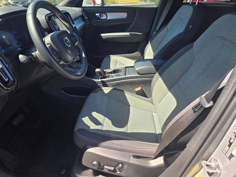 Used 2025 Volvo XC40 B5 Core AWD/4WD image 15