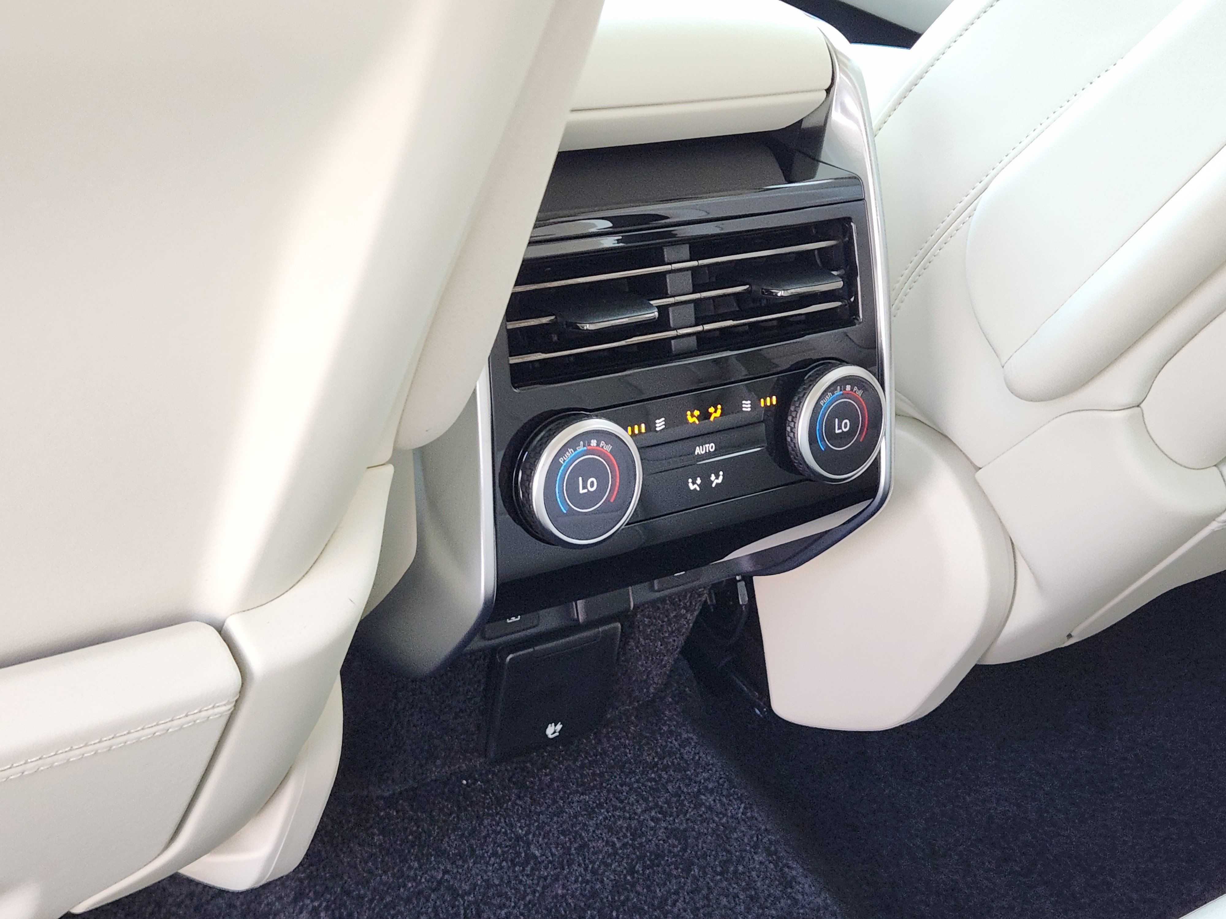 Certified 2026 Land Rover Range Rover SE AWD/4WD image 26