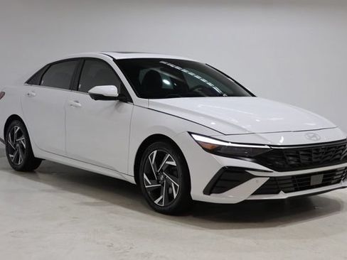 Used 2024 Hyundai Elantra Limited FWD image 1