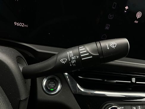 Used 2025 Buick Envista Sport Touring image 35