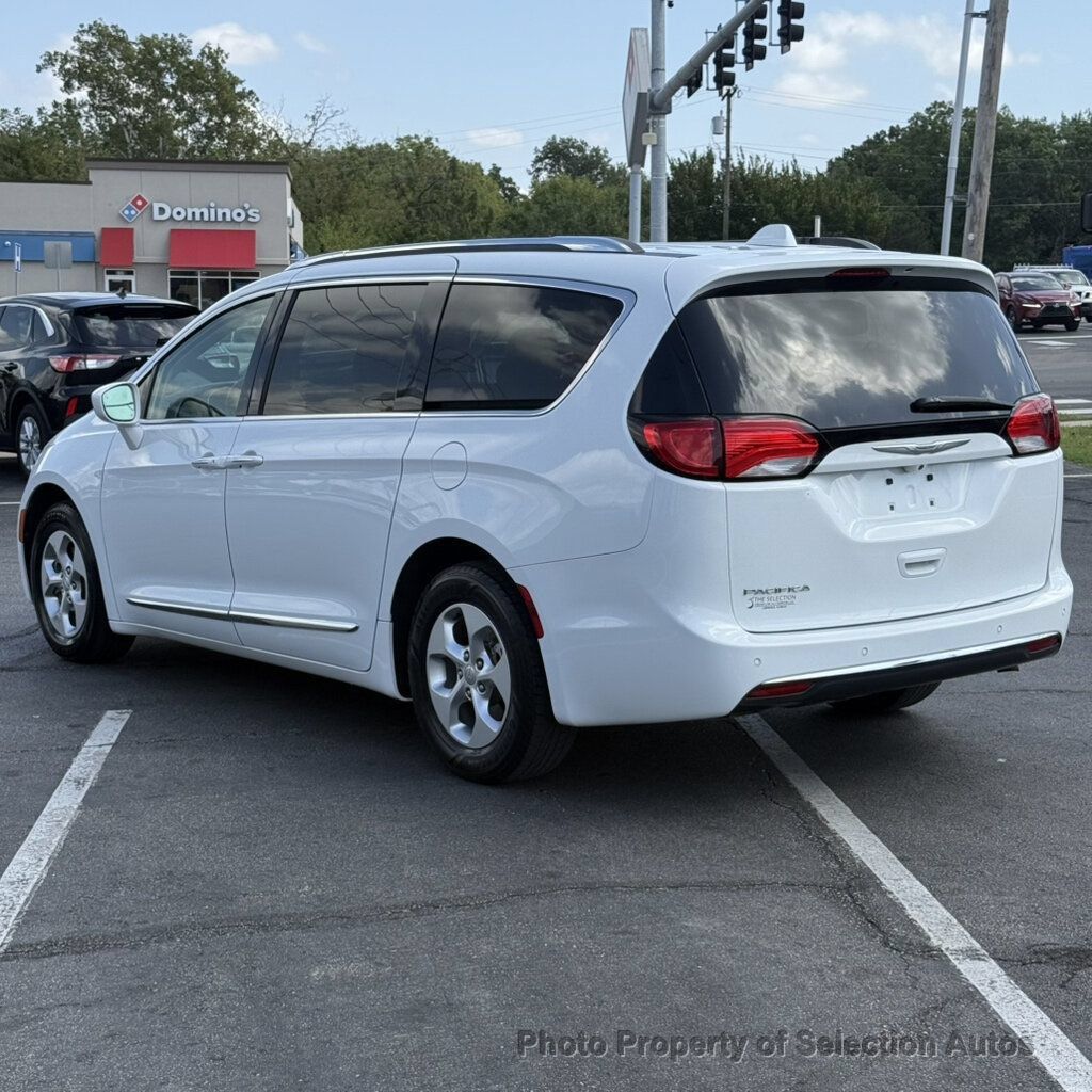 Used 2017 Chrysler Pacifica Touring-L Plus FWD image 10