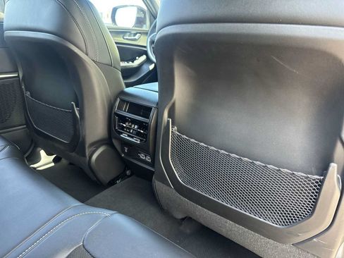 Used 2025 Jeep Grand Cherokee Altitude AWD/4WD image 16