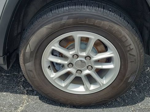Used 2018 Jeep Grand Cherokee Laredo RWD image 6
