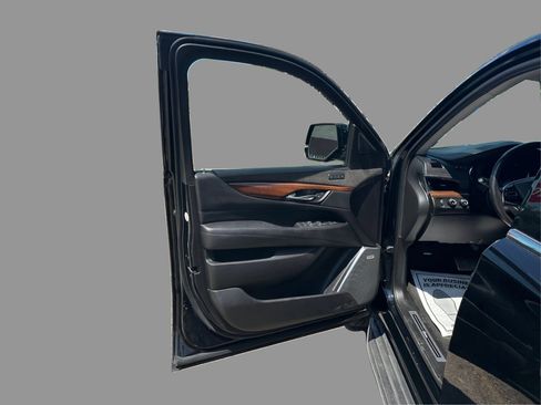 Used 2019 Cadillac Escalade Luxury AWD/4WD image 28