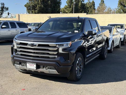 Used 2023 Chevrolet Silverado 1500 High Country w/ Technology Package AWD/4WD image 3