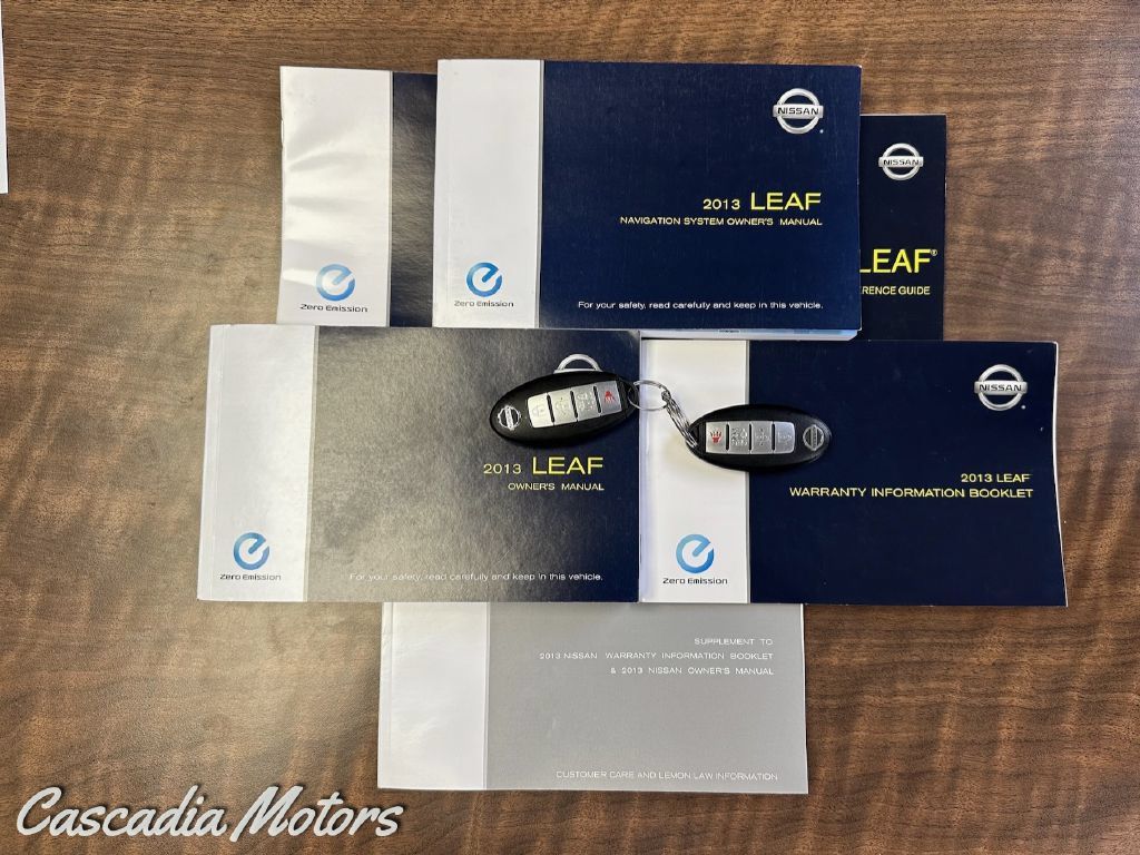 Used 2013 Nissan Leaf SL w/ Premium Pkg FWD image 3