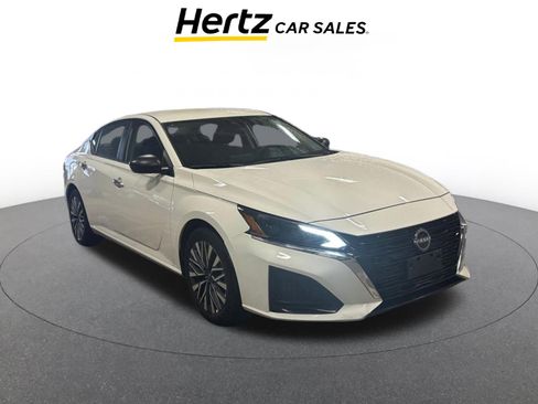 Used 2025 Nissan Altima 2.5 SV image 1
