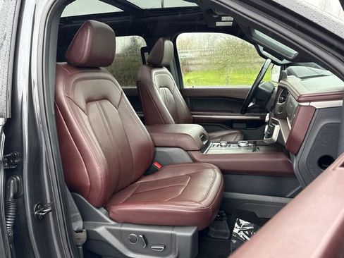 Used 2023 Ford Expedition Limited image 28