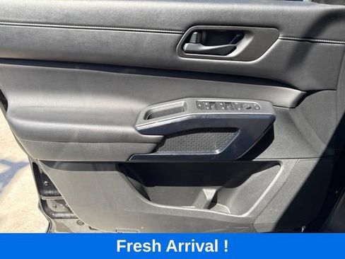 Used 2025 Nissan Pathfinder S FWD image 13