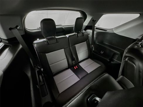 Used 2024 Ford Explorer XLT w/ Equipment Group 202A image 31