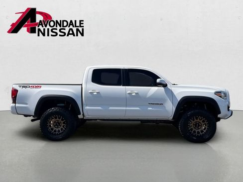 Used 2018 Toyota Tacoma TRD Off-Road w/ Technology Package AWD/4WD image 7