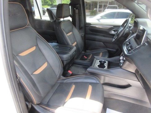 Used 2024 GMC Yukon XL AT4 w/ Technology Package AWD/4WD image 13