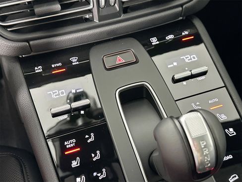 Certified 2025 Porsche Macan image 21