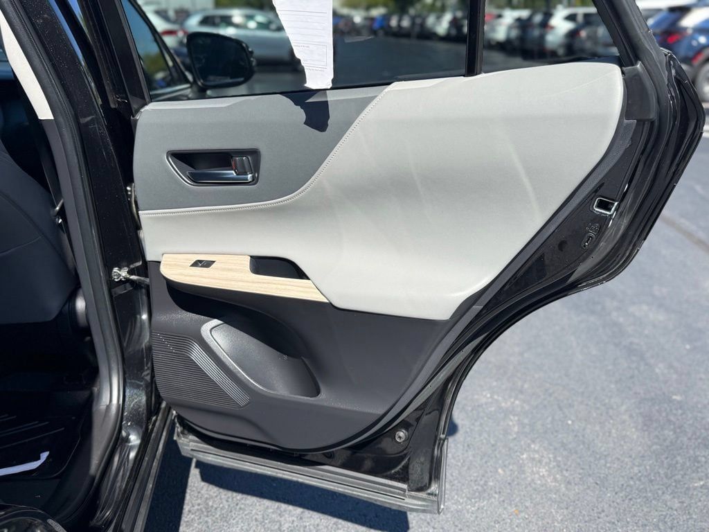Certified 2023 Toyota Venza XLE AWD/4WD image 17