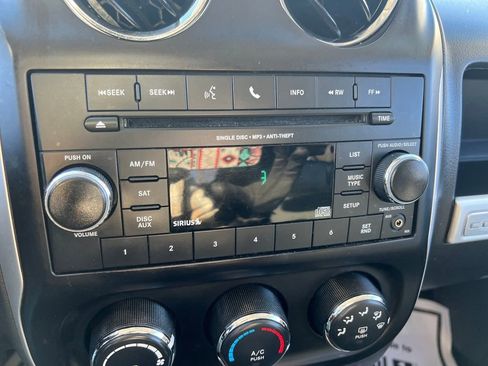 Used 2016 Jeep Compass Latitude image 16