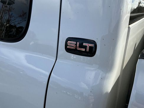 Used 2005 GMC Sierra 2500 SLT w/ Heavy-Duty Power Package image 23