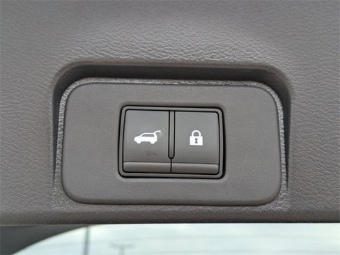 Used 2023 Nissan Rogue SV w/ SV Premium B Package image 33